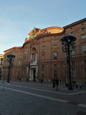 Lanterna Impero, Piazza Carignano. Fotografia di Marzia De Santis, 2021. © MuseoTorino
