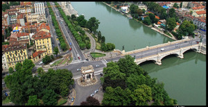 Veduta del ponte Umberto I (2). Fotografia di Michele D’Ottavio, 2009. © MuseoTorino.