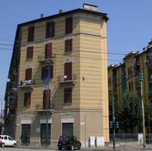 Veduta del 3° quartiere IACP, uno dei gruppi realizzati a Torino in conformità alle disposizioni della prima legge sulle case popolari. Fotografia di Maria D'Amuri, 2011. © MuseoTorino