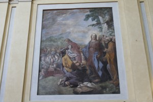 Charles Andrée van Loo (1705-1765), Moltiplicazione dei pani e dei pesci, 1732-1733, affresco nel coro della chiesa di Santa Croce. Fotografia di Francesca Romana Gaja, 2011-2012