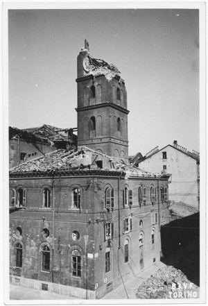 Via Marco Polo 8, Chiesa della Crocetta (Beata Vergine delle Grazie). Effetti prodotti dai bombardamenti dell'incursione aerea dell'8 agosto 1943. UPA 3826_9E02-37. © Archivio Storico della Città di Torino/Archivio Storico Vigili del Fuoco