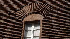Basamento rustico della nuova Torre civica all'angolo delle vie Milano e Corte d'Appello. Fotografia di Plinio Martelli, 2010. © MuseoTorino