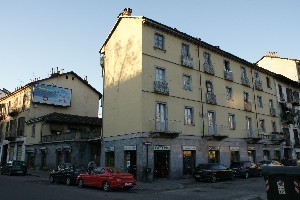 Casa di abitazione piazza Crispi ang. corso Vigevano 2