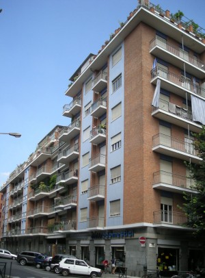 Edificio di civile abitazione in via Aosta 16