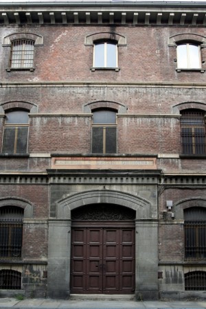 Ex caserma Ettore De Sonnaz. Porzione del fronte su via Revel con ingresso principale. Fotografia di Caterina Franchini.