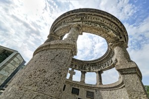 26n Tomba della famiglia Meregaglia (B 571). Fotografia di Roberto Cortese, 2018