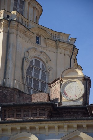 Orologio solare, Chiesa San Lorenzo. Fotografia del 2020
