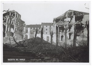 Via Duchessa Jolanda 29, R. Istituto Magistrale Femminile “Domenico Berti”. Effetti prodotti dai bombardamenti dell'incursione aerea del 28 Novembre 1942. UPA 2286_9C01-66. © Archivio Storico della Città di Torino