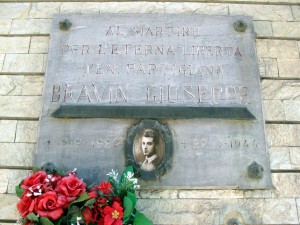 Lapide dedicata a Bravin Giuseppe (1922 - 1944)