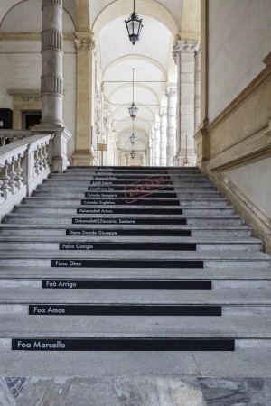 Palazzo dell’Università, scalone, mostra Scienza e vergogna, 2018 © UniTo