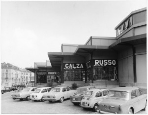 Mercato dell'abbigliamento di Porta Palazzo, foto Trevisio, 1970 © Archivio Storico della Città di Torino (ASCT, Fototeca, 11B12_046)