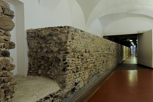 I resti delle mura romane all’interno del Museo Egizio (3). Fotografia di Paolo Gonella, 2010. © MuseoTorino.