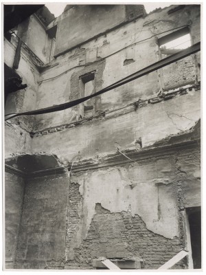 Piazza San Carlo, “Palazzo Villa di Villastellone ora Avogadro di Collobiano. Danni apportato da incursione [...]”. Effetti prodotti dai bombardamenti dell'incursione aerea del 20-21 novembre 1942. UPA 1812_9B01-35. © Archivio Storico della Città di Torino