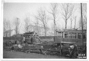 Piazza Giosuè Carducci 128, Tranvie Elettriche Municipali, deposito tranvai (tram). Effetti prodotti dai bombardamenti dell'incursione aerea dell'8 novembre 1943. UPA 4210_9E04-34. © Archivio Storico della Città di Torino/Archivio Storico Vigili del Fuoco