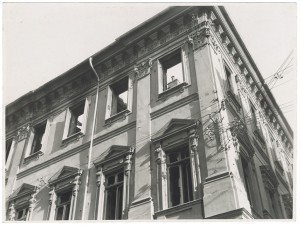 Palazzo già Costa della Trinità, Via San Francesco Da Paola, 17. Effetti prodotti dell'incursione aerea dell'8-9 dicembre 1942. UPA 3001_9D02-17. © Archivio Storico della Città di Torino