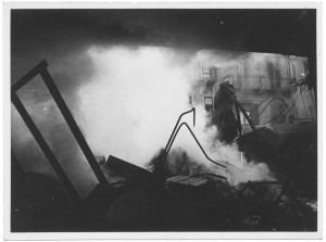 Via La Marmora ang. via Valeggio. Effetti prodotti dai bombardamenti dell'incursione aerea del 20-21 novembre 1942. “Incendio di caseggiato”. UPA 1937_9B03-45. © Archivio Storico della Città di Torino