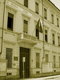 La facciata della Scuola elementare Leone Fontana. Archivio della scuola.