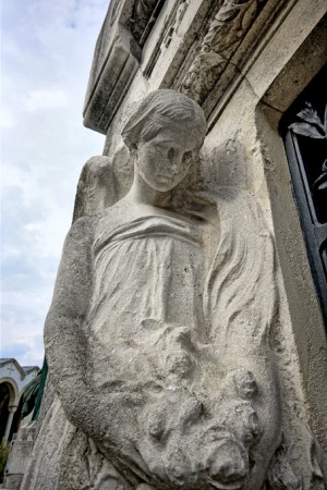 19 AIII Giuseppe Velati Bellini (1867-1926) architetto, particolare della Tomba famiglia Franco(Ovest 180). Fotografia di Roberto Cortese, 2018