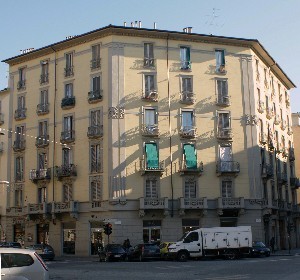 Casa di abitazione via Lauro Rossi 26 ang. corso Vercelli