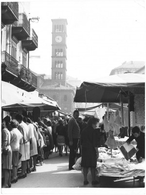 Mercato della Crocetta, foto Trevisio, s.d © Archivio Storico della Città di Torino (ASCT, Fototeca, 11B12_057)