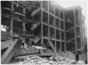 L'Istituto Magistrale di Stato Regina Margherita distrutto dai bombardamenti. © Archivio della Scuola