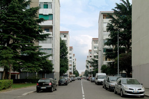 Una via del quartiere Mirafiori. Fotografia di Fabrizia Di Rovasenda, 2010. © MuseoTorino. 