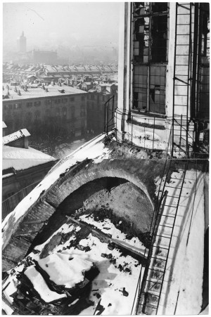 Piazza Carlo Emanuele II, Chiesa Santa Croce.  Effetti prodotti dai bombardamenti dell'incursione aerea dell'8 dicembre 1942. UPA 2645_9F02-32. © Archivio Storico della Città di Torino
