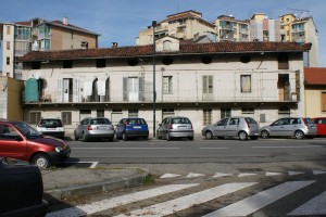 Edificio in via Petrella 13, ex via Aosta 101