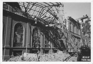 Corso Palestro 1 bis. Biblioteca civica. Effetti prodotti dai bombardamenti dell'incursione aerea dell'8 agosto 1943. UPA 3803_9E02-16. © Archivio Storico della Città di Torino/Archivio Storico Vigili del Fuoco