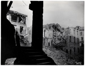 Via Saluzzo, “Incursione […] N. 6, Scuola Elementare Vincenzo Monti – Via Bazzani - […]” crollo del fabbricato. Effetti prodotti dai bombardamenti dell'incursione aerea del 20-21 novembre 1942. UPA 1880_9B02-56. © Archivio Storico della Città di Torino