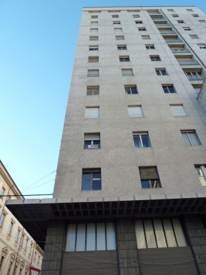 L'edificio di Gino Salvestrini in via XX Settembre: l'angolo con via S. Teresa. Fotografia di A. Martini, 2011.