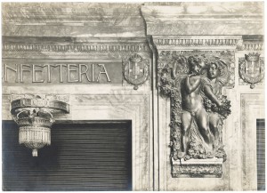 Baratti & Milano, particolare della nuova devanture con l'allegoria dell'autunno di E. Rubino, Fotografia Gian Carlo Dall'Armi, 1911 © Archivio Storico della Città di Torino (inv. R0310165)