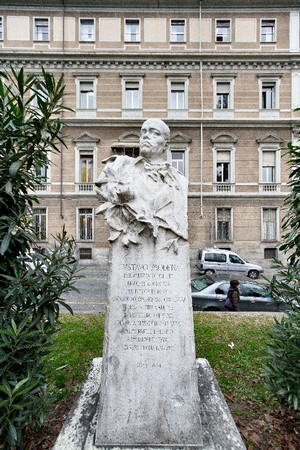 Busto di Gustavo Modena