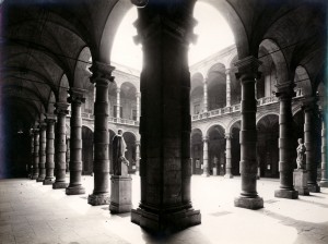 Michelangelo Garove, Cortile del Palazzo dell'Università degli Studi, 1720. Fotografia di Mario Gabinio, 1925. © Fondazione Torino Musei - Archivio fotografico.