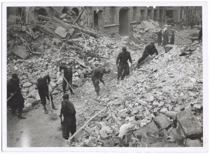 Via Principe Tommaso, Cinema Teatro Maffei.  Danni prodotti dai bombardamenti dell'incursione aerea del 20-21 novembre 1942. UPA  1864_9B02-26. © Archivio Storico della Città di Torino