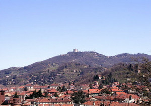 La dorsale di Superga vista da Villa Gualino. Fotografia di Stefania Lucchesi.