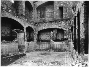 Borgo medievale, effetti dei bombardamenti. Fondazione Torino Musei, Archivio fotografico. © Fondazione Torino Musei