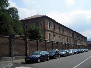 Caserma Montegrappa. Un edificio visto da corso Monte Lungo. Fotografia di Silvia Bertelli.