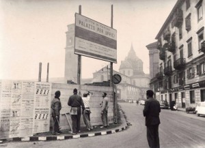 Piazza San Giovanni, sullo sfondo il Duomo © Archivio Storico della Città di Torino (GDP sez I 489_047)