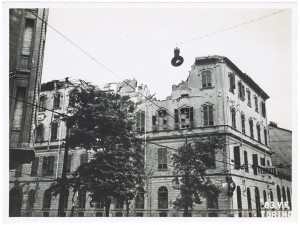 Scuola Elementare “Silvio Pellico”, Via Madama Cristina 102, Via Saluzzo (già Lucio Bazzani 109). Effetti prodotti dai bombardamenti dell'incursione aerea del 12-13 agosto 1943. UPA 3913D_9E03-18. © Archivio Storico della Città di Torino/Archivio Storico Vigili del Fuoco