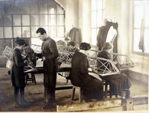 Aeronautica - legatura dei travetti 1915-1916. ASTo, Sez. Riunite, Asnos, Fondo Materiale fotografico 358. © Archivio di Stato di Torino