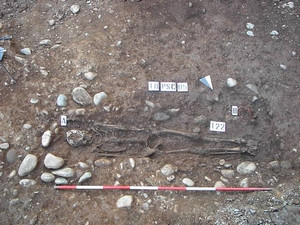 Una tomba a inumazione rinvenuta in piazza San Carlo, © Soprintendenza per i Beni Archeologici del Piemonte e del Museo Antichità Egizie.