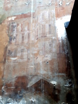 Trompe l'oeil, via Goito 6, interno cortile