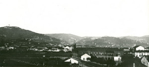 L’opera a fine anni Trenta; a destra si vede la cascina “Il conte d’Ales” allora di proprietà dei Thaon di Revel. © Archivio Oratorio Michele Rua.