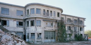 Veduta dell’Edificio 37 dello stabilimento Michelin durante le demolizioni, prima della ristrutturazione. Fotografia di Filippo Gallino per la Città di Torino, settembre 2000.