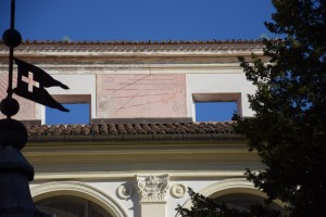 Orologio solare, Basilica di Superga, Chiostro. Fotografia del 2020