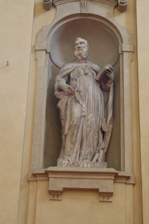 Ignoto scultore piemontese, Sant'Agostino, 1753, scultura in stucco nel coro della chiesa di Santa Croce. Fotografia di Francesca Romana Gaja, 2011-2012