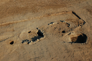 I resti delle capanne circolari più recenti del villaggio medievale di X-XII secolo. © Soprintendenza per i Beni Archeologici del Piemonte e del Museo Antichità Egizie.