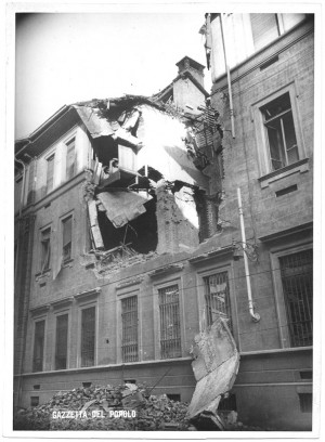 Via Valfrè 8, Scuola Ricardi di Netro. Effetti prodotti dai bombardamenti dell'incursione aerea del 20-21 novembre 1942. UPA 1765_9B01-03. © Archivio Storico della Città di Torino