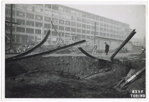 Via Nizza, stabilimento FIAT Lingotto. Effetti prodotti dai bombardamenti dell'incursione aerea del 1° dicembre 1943. UPA 4215_9E04-40. © Archivio Storico della Città di Torino /Archivio Storico Vigili del Fuoco
